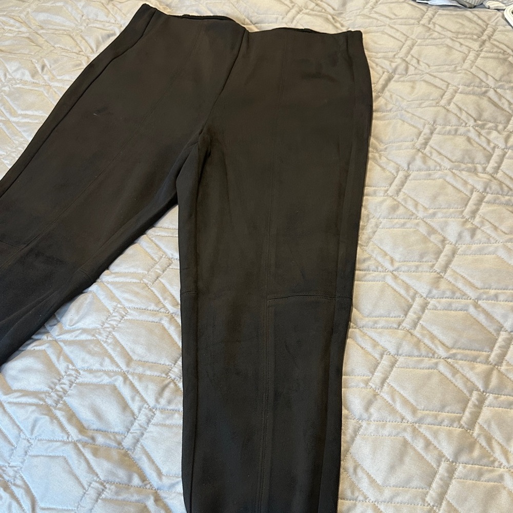 Sz M 🇨🇦⭐️NWOT Tribal Black Faux Suede Flatten It Pant. Never Worn
